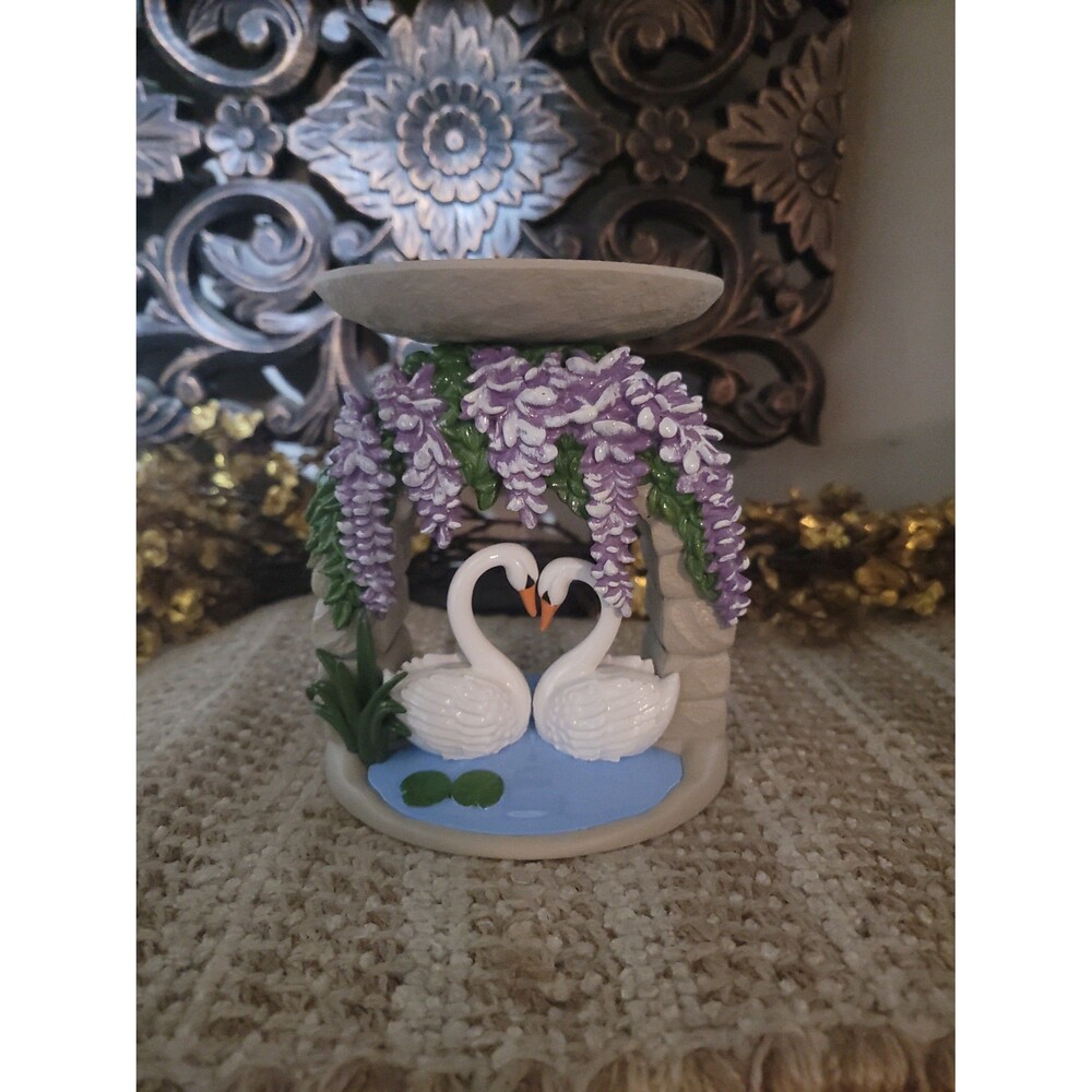 Swan Bridge 3-wick Candle Pedestal - Bath and Body Works